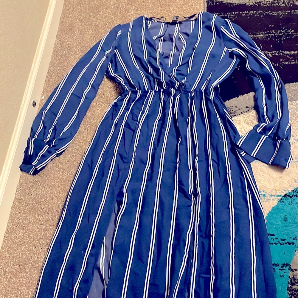 FOREVER 21 dress blue and white *never worn *